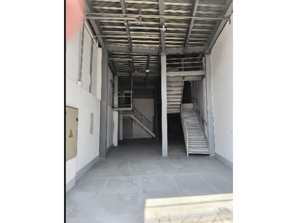 ARRIENDO BODEGA PUENTE ARANDA 850 M2 75 KVA — foto 3