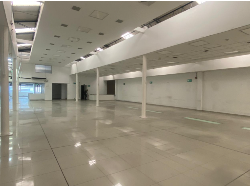 ARRIENDO BODEGA TOBERIN 1600 M2 150 KVA — foto 2