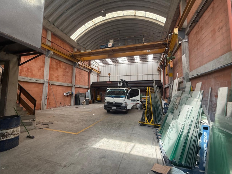 ARRIENDO BODEGA NORMANDIA 310 M2 - 1