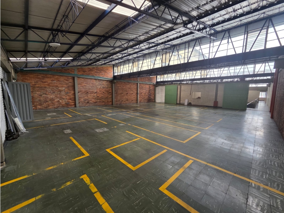 ARRIENDO BODEGA PUENTE ARANDA 1.500 M2 - 1