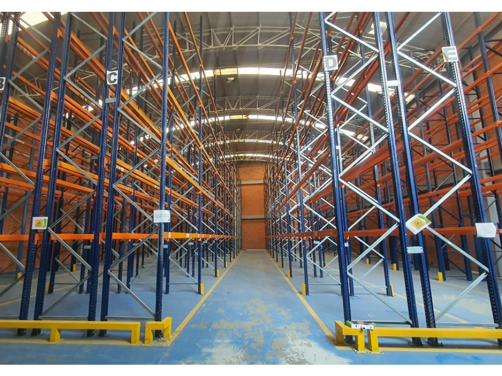 VENTA Y/O ARRIENDO BODEGA PARQUE INDUSTRIAL MOSQUERA 1.160 M2 20 KVA - 3