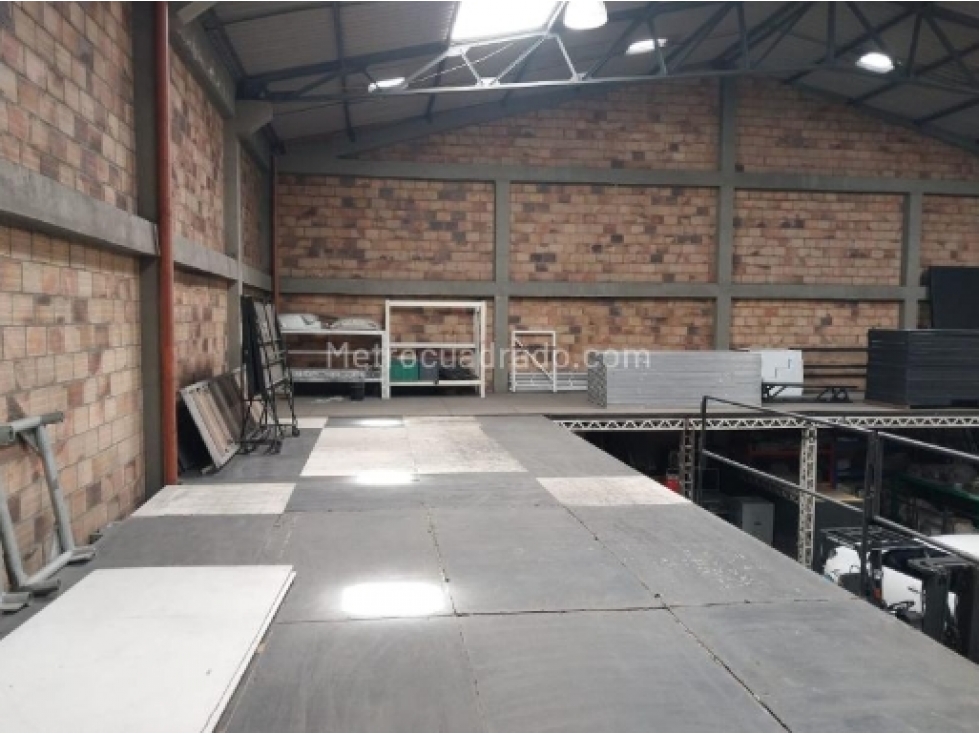 VENTA Y/O ARRIENDO BODEGA FERIAS 1.100 M2 35 KVA — foto 3