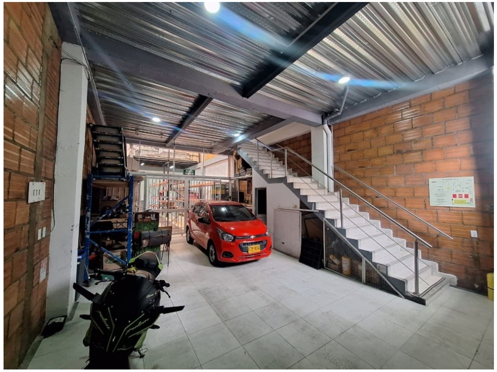 VENTA BODEGA ENGATIVA 328 M2 — foto 4