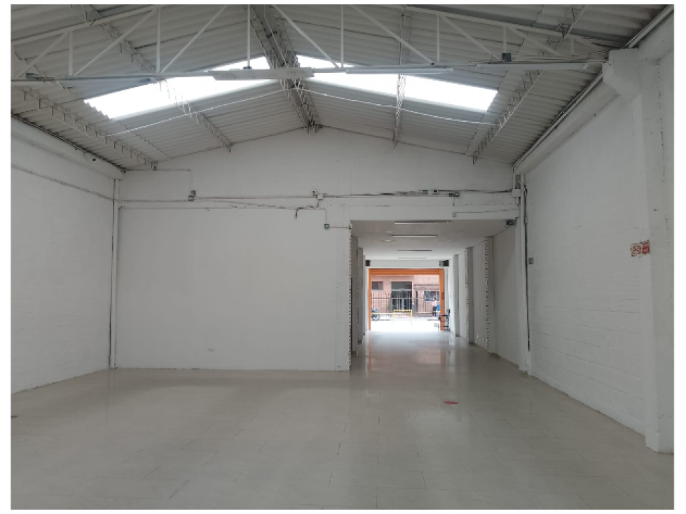 ARRIENDO BODEGA TOBERIN 320 M2 20 KVA