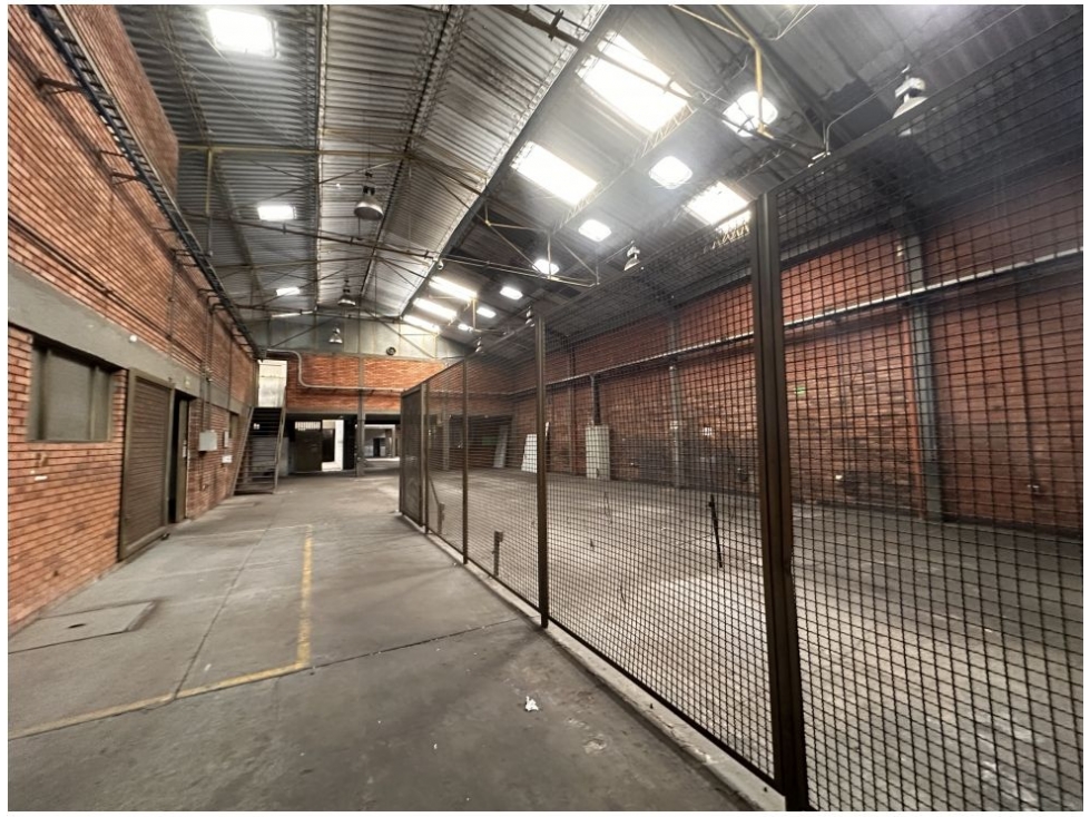 ARRIENDO BODEGA PUENTE ARANDA 600M2 200 KVA - 3