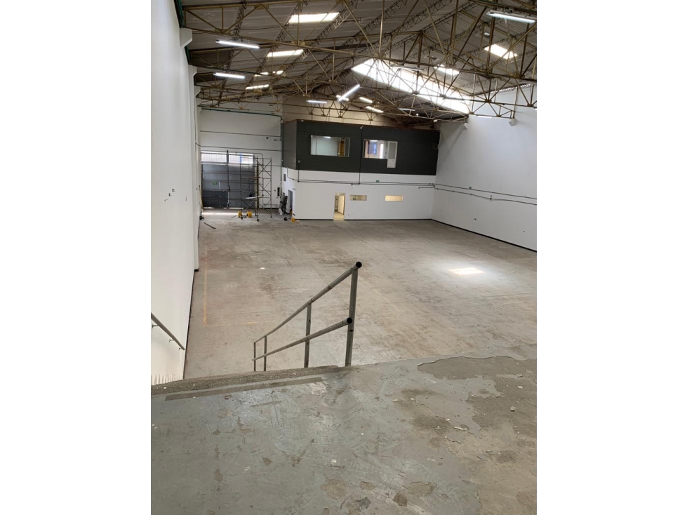 VENTA BODEGA PUENTE ARANDA 1.199 M2 50 KVA — foto 2