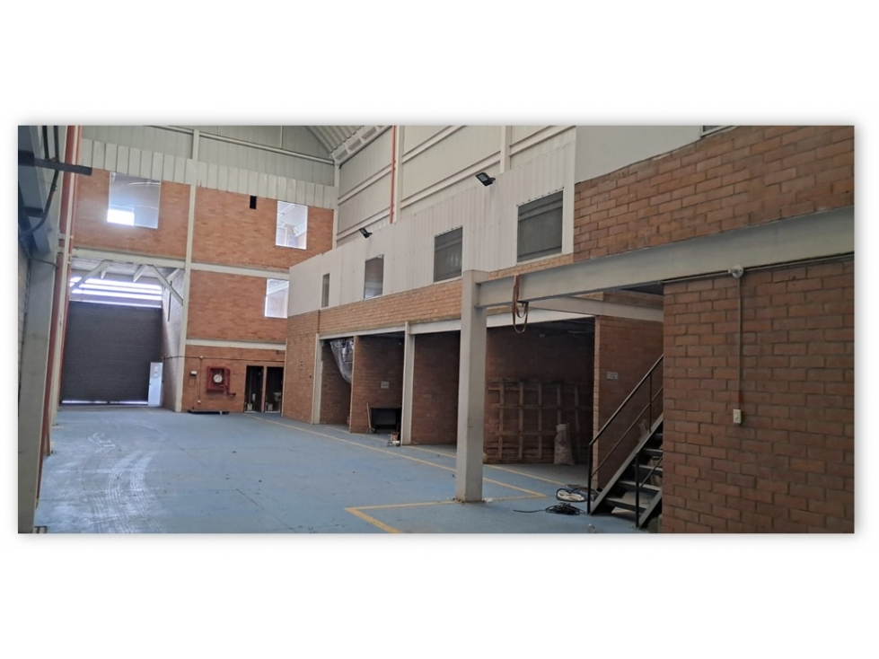 VENTA Y/O ARRIENDO BODEGA ZONA FRANCA 702 M2 45 KVA - 4