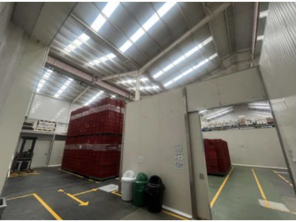 VENTA BODEGA MONTEVIDEO 2.600 M2 225 KVA