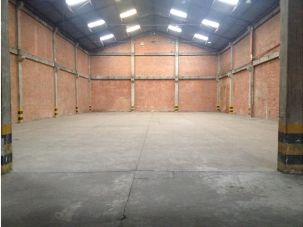 ARRIENDO BODEGA MONTEVIDEO 1.200 M2 - 1