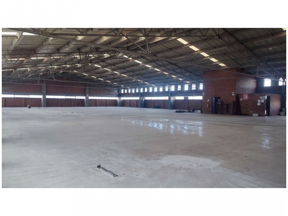 ARRIENDO BODEGA MONTEVIDEO 8.000 M2 1.000 KVA