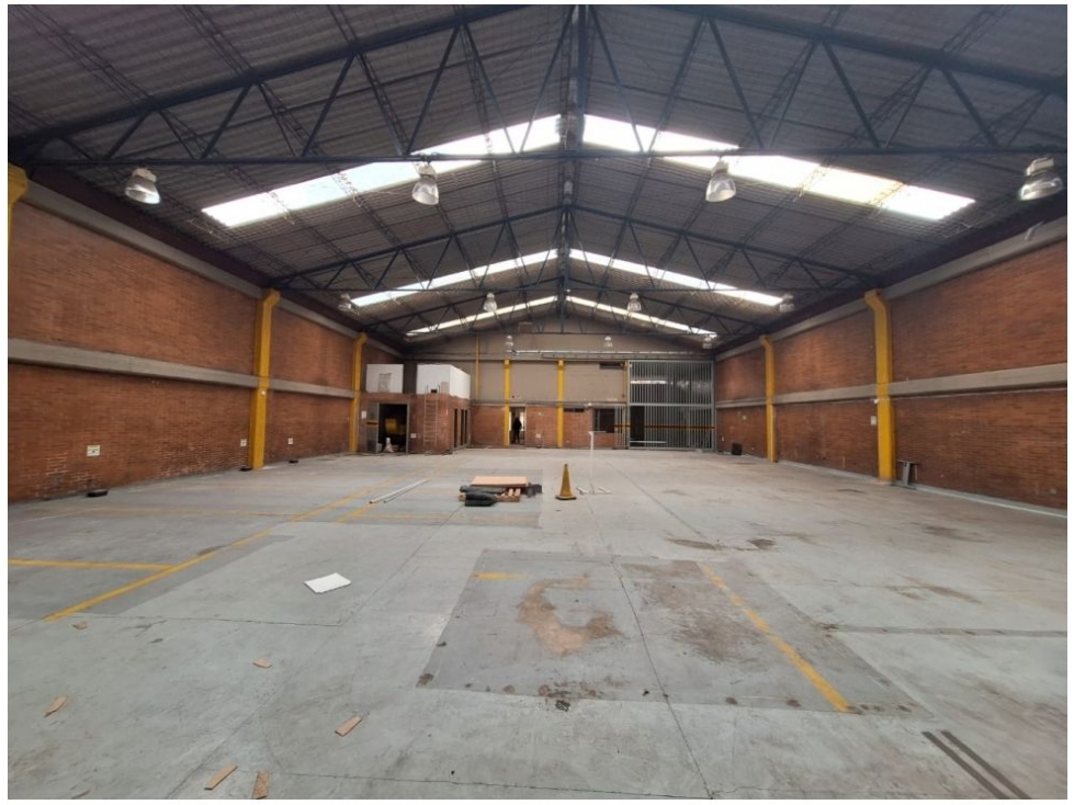 VENTA BODEGA CHAPINERO 1.236 M2 22.5 KVA - 1