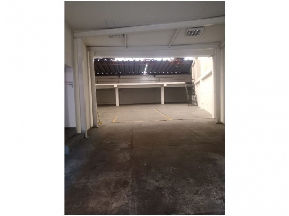 VENTA BODEGA RIO NEGRO 750 M2 — foto 2