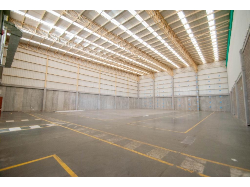 ARRIENDO BODEGA PARQUE INDUSTRIAL SIBERIA 886 M2 - 2