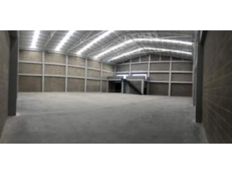 ARRIENDO BODEGA ZONA FRANCA 1.216 M2 - 4