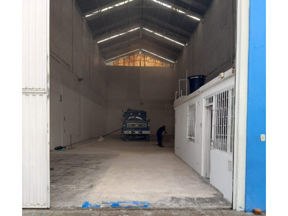 VENTA BODEGA LAS FERIAS 330 M2