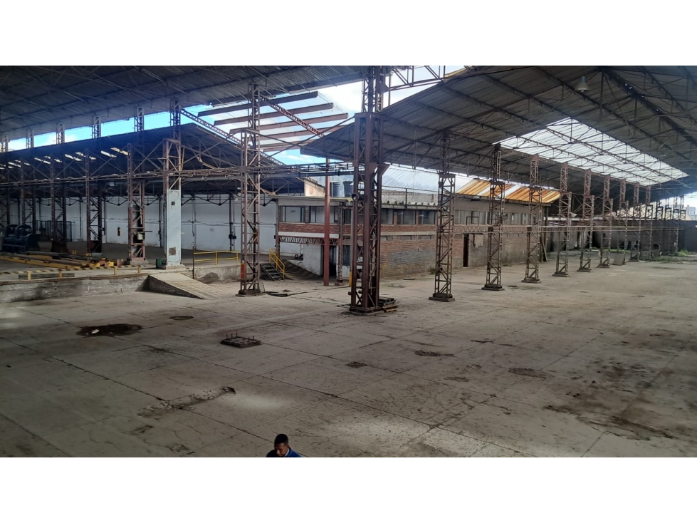 VENTA Y/O ARRIENDO BODEGAS CAZUCA 7.481 M2 9 KVA - 1