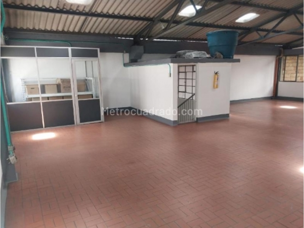 VENTA Y/O ARRIENDO BODEGA FERIAS 1.100 M2 35 KVA — foto 6