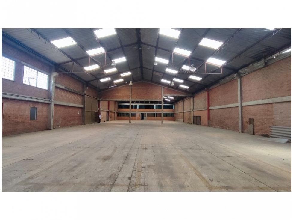 ARRIENDO BODEGA MONTEVIDEO 1.400 M2 35 KVA