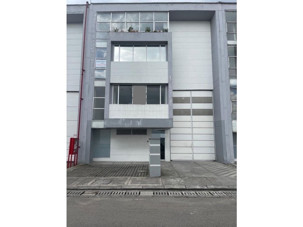 ARRIENDO BODEGA ENGATIVA 617 M2 30 KVA - 5