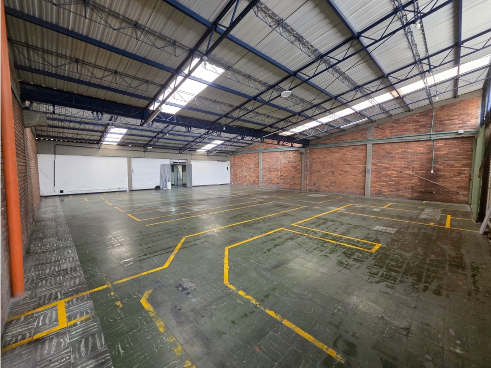 ARRIENDO BODEGA PUENTE ARANDA 1.500 M2 - 3