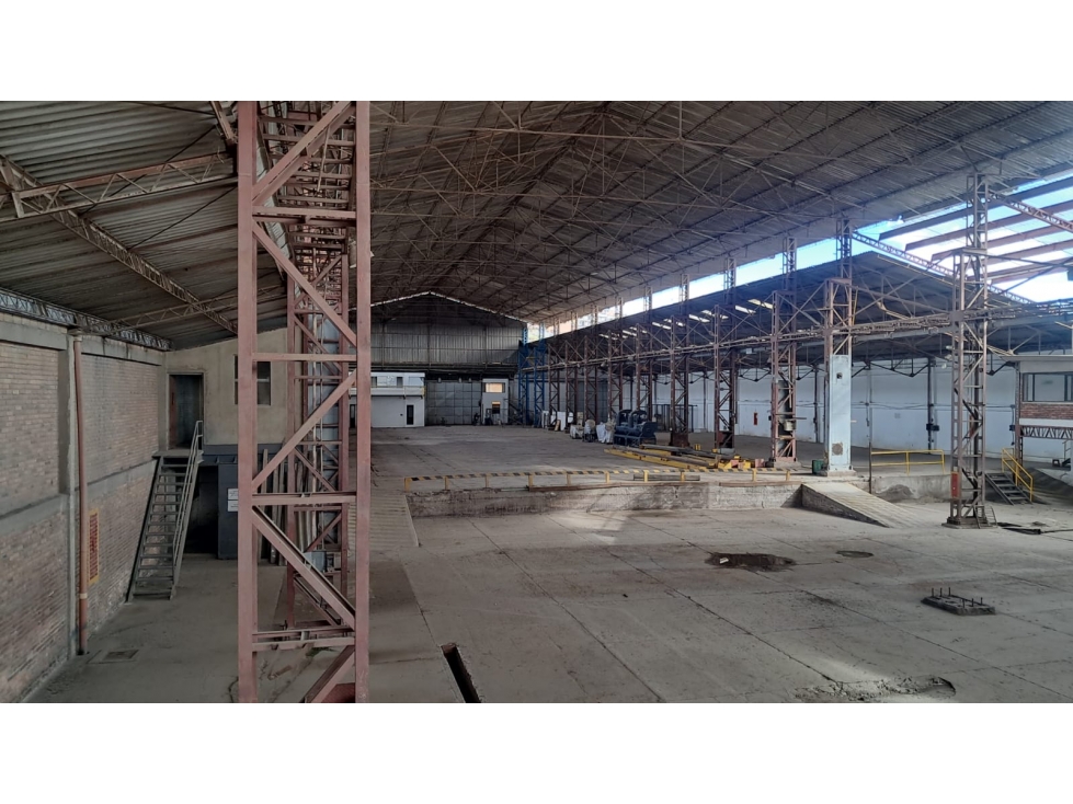 VENTA Y/O ARRIENDO BODEGAS CAZUCA 7.481 M2 9 KVA - 5