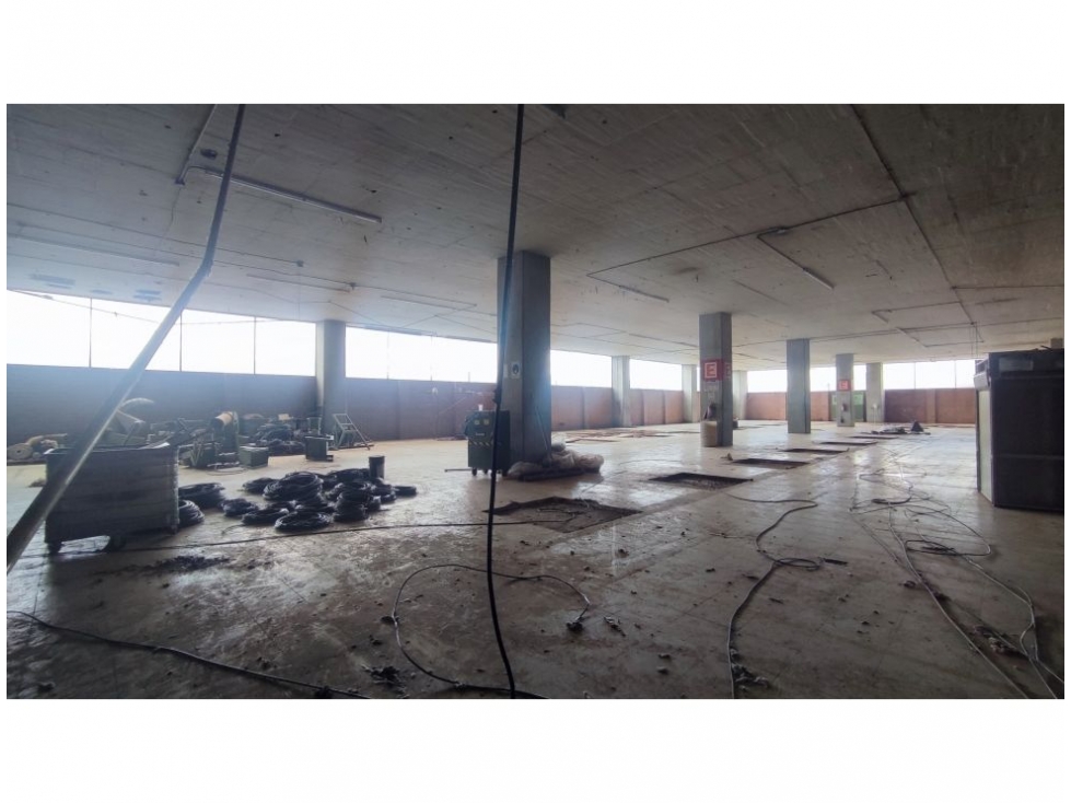 ARRIENDO BODEGA MONTEVIDEO 8.400 M2 1.000 KVA — foto 2