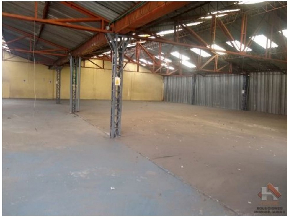 ARRIENDO BODEGA PUENTE ARANDA 4.700 M2 400 KVA — foto 2