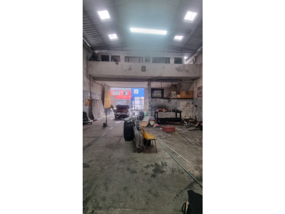 VENTA BODEGA SANTA FE 341 M2