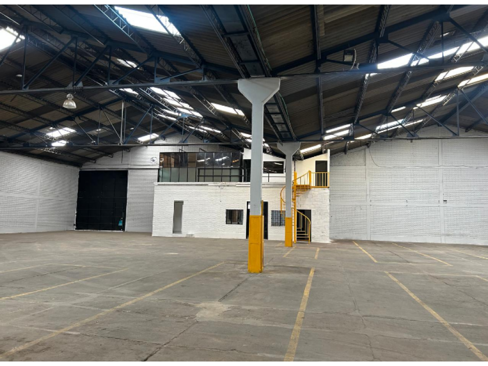 ARRIENDO BODEGA PUENTE ARANDA 2.160 M2 75 KVA