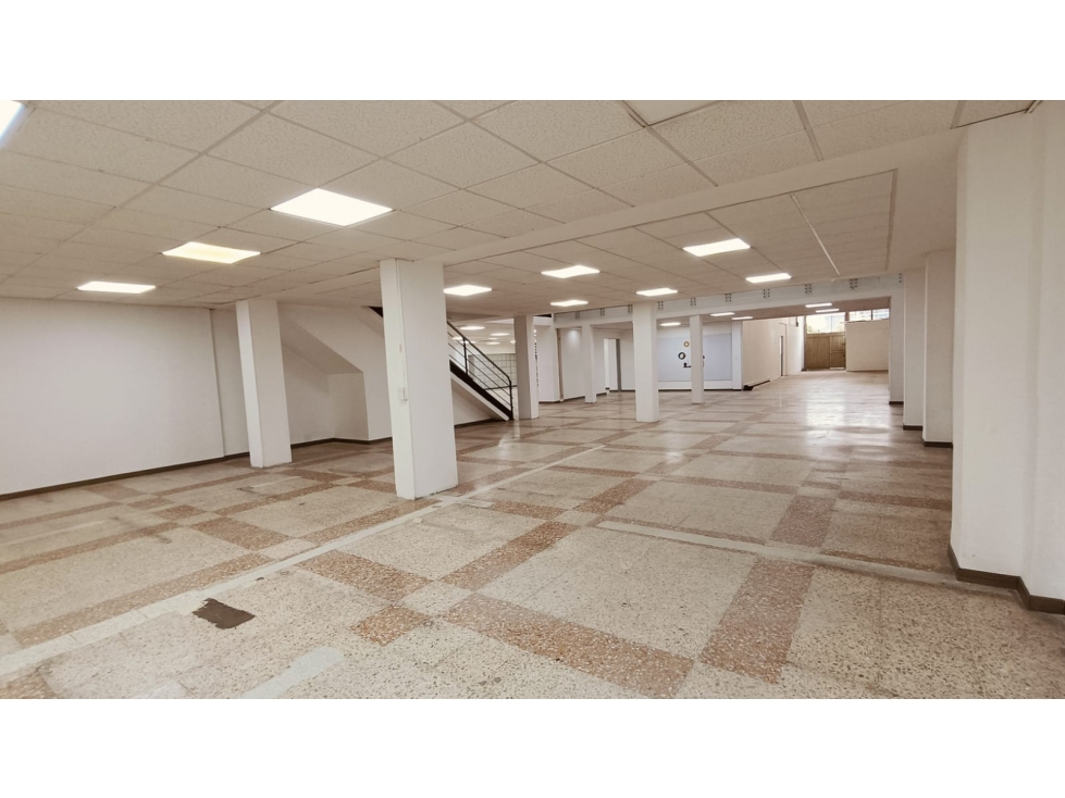 ARRIENDO BODEGA TOBERIN 1.740 M2 50 KVA — foto 2