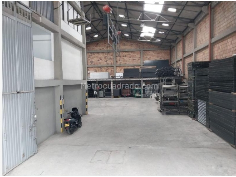 VENTA Y/O ARRIENDO BODEGA FERIAS 1.100 M2 35 KVA — foto 2
