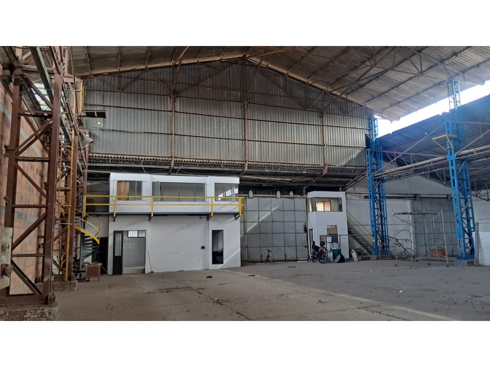 VENTA Y/O ARRIENDO BODEGAS CAZUCA 7.481 M2 9 KVA - 3