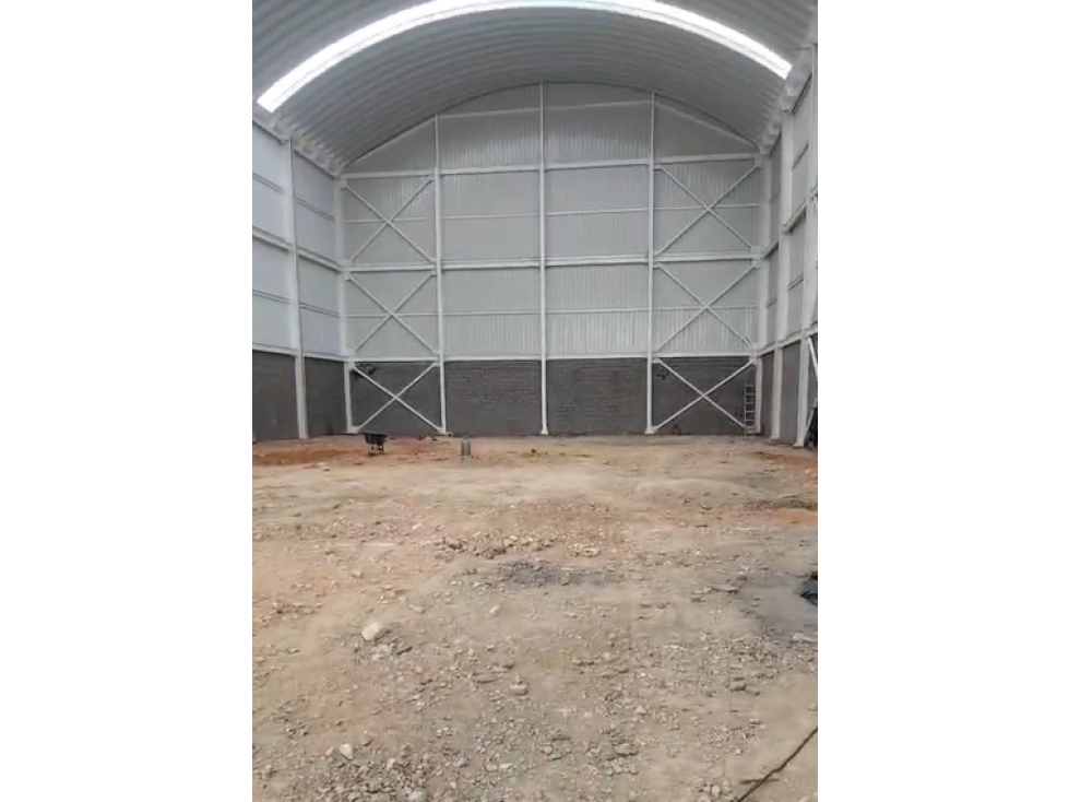 VENTA BODEGA PARQUE INDUSTRIAL 1.800 M2 75 KVA - 1