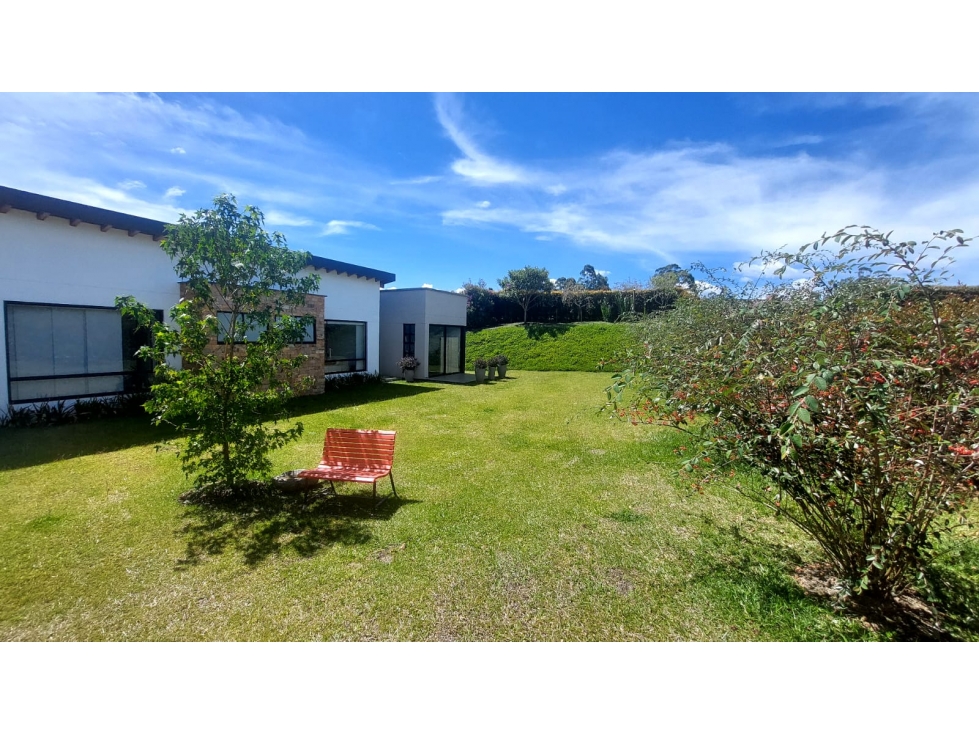 VENTA DE CASA EN UNIDAD CERRADA, RIONE ANT. VDA. CABECERAS