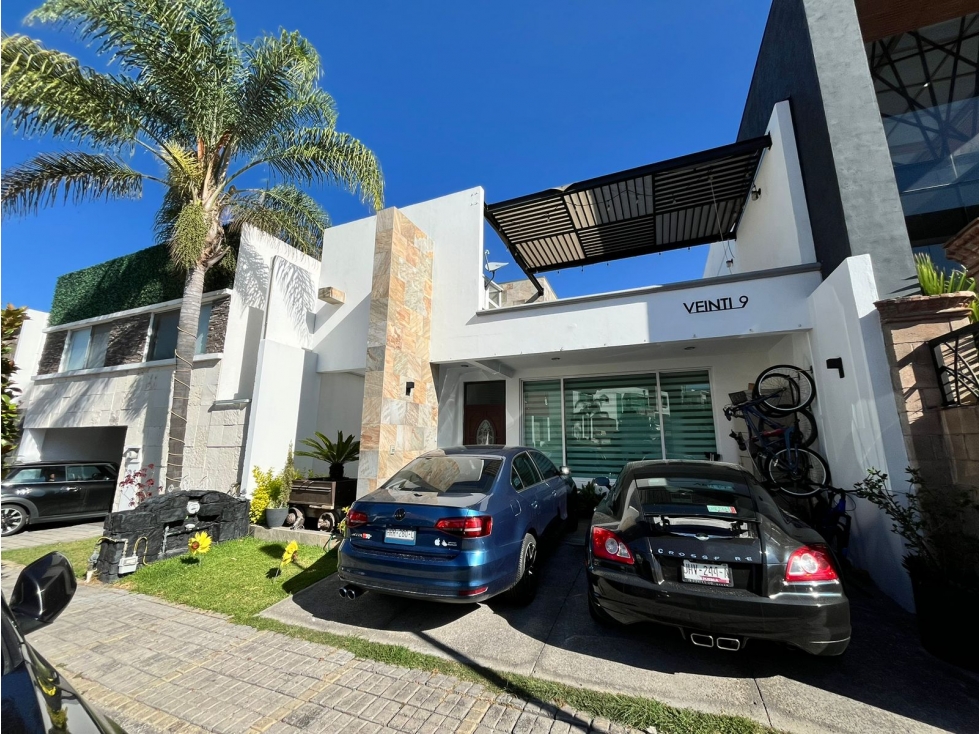 Venta de casa Lomas de Angelópolis, en Parque La Castellana.