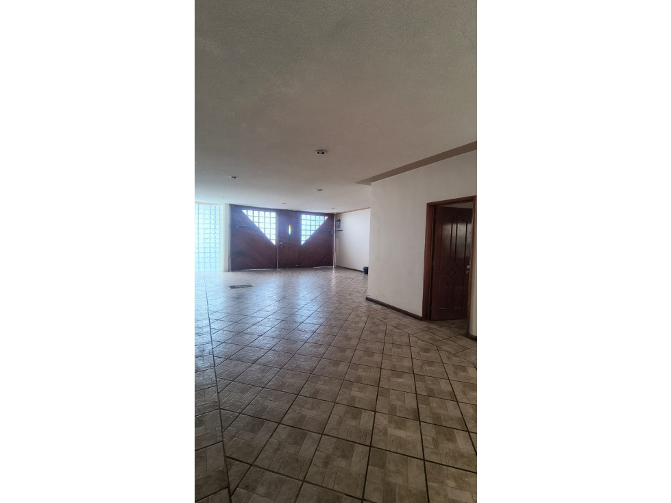 SE RENTA CASA DE LUJO AMUEBLADA - 2