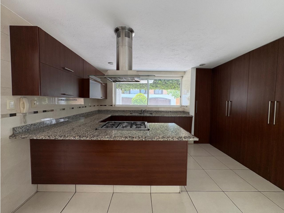 RESIDENCIA EN VENTA LOMA DE ANGELOPOLIS — foto 4