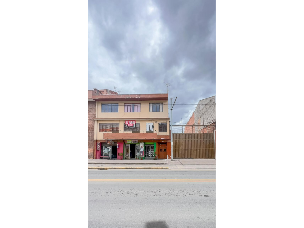 Casa comercial en venta - Sector Chola Cuencana - 1