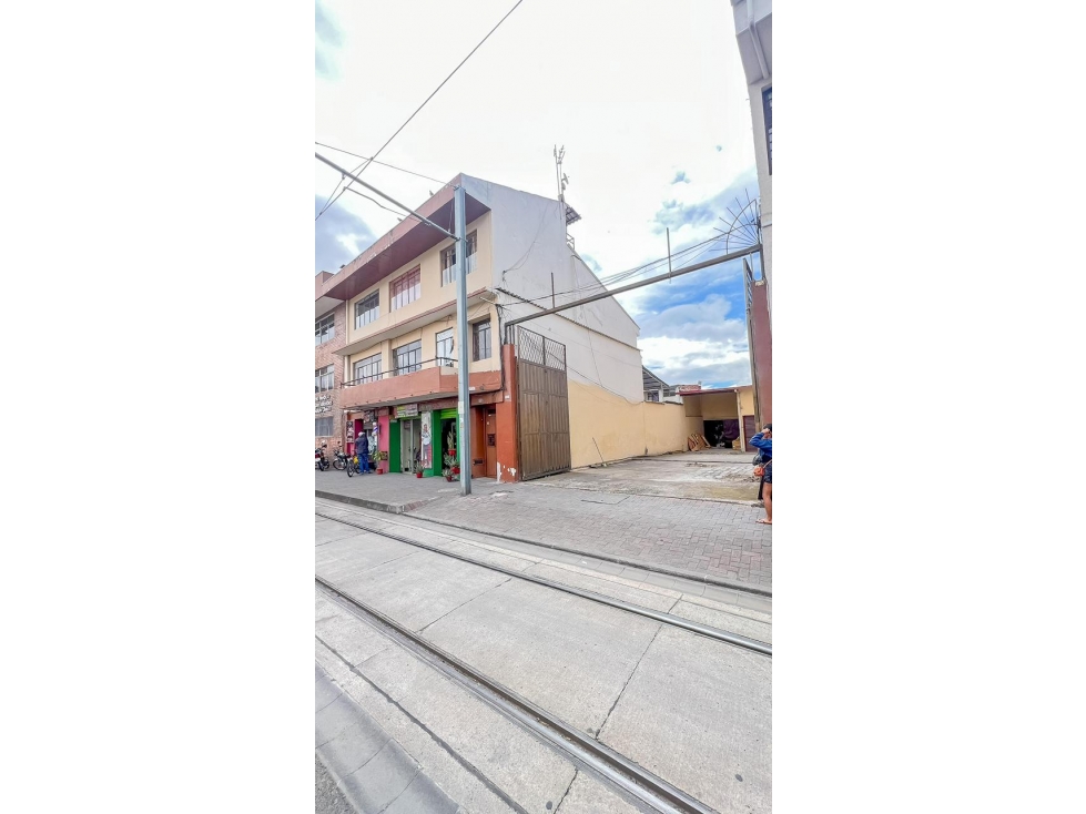 Casa comercial en venta - Sector Chola Cuencana - 2