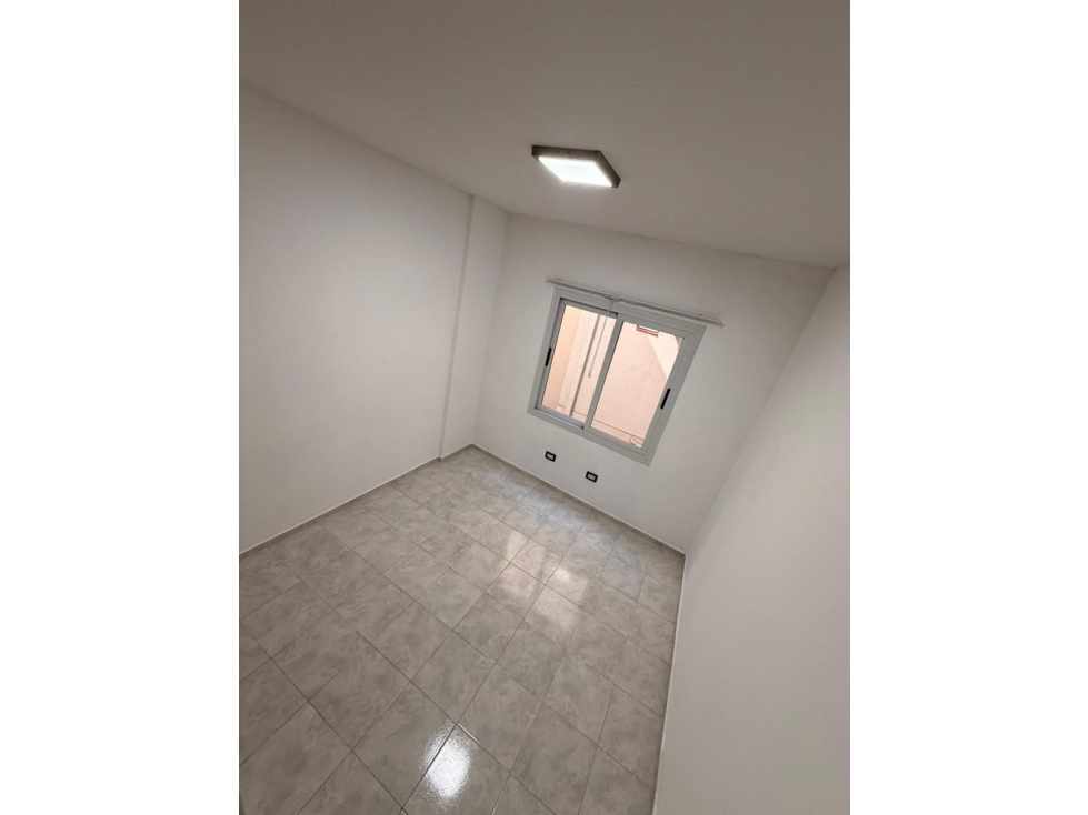 En venta depto 2 dormitorios a 300 de la peatonal. Pileta y cochera. — foto 6