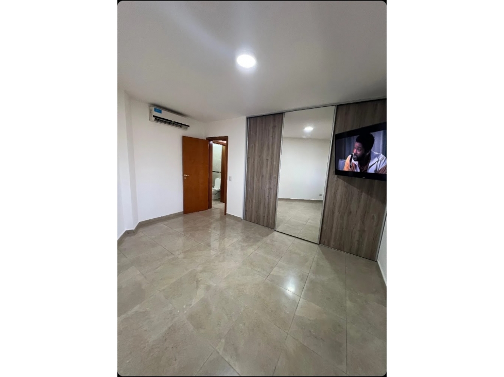 En venta depto de 1 dorm sobre avenida principal, cochera y pileta — foto 2