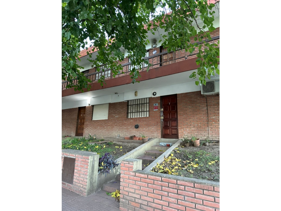 En venta departamento 2 dormitorios cochera, pileta Sta Rita
