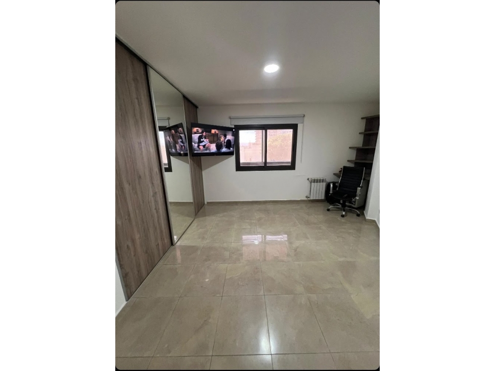 En venta depto de 1 dorm sobre avenida principal, cochera y pileta — foto 4