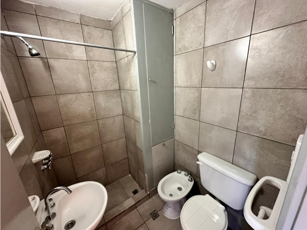 ¡DEPARTAMENTO EN VENTA 1 dormi, frente reloj CuCu, Carlos Paz — foto 2