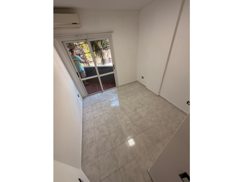 En venta depto 2 dormitorios a 300 de la peatonal. Pileta y cochera. — foto 5