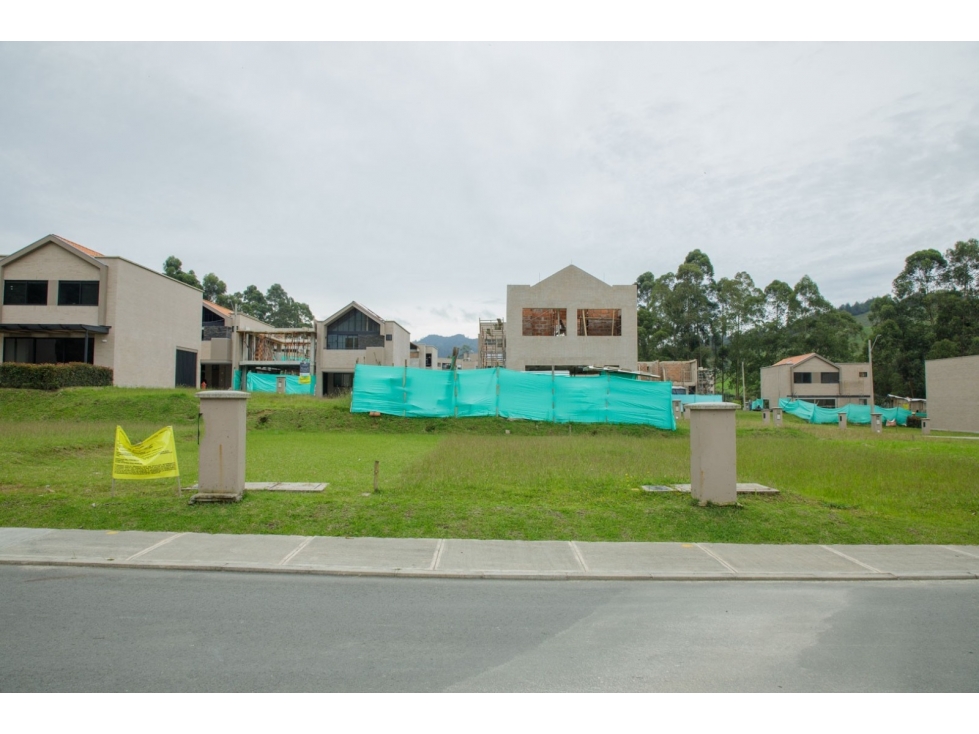 Lote en unidad cerrada - El Retiro