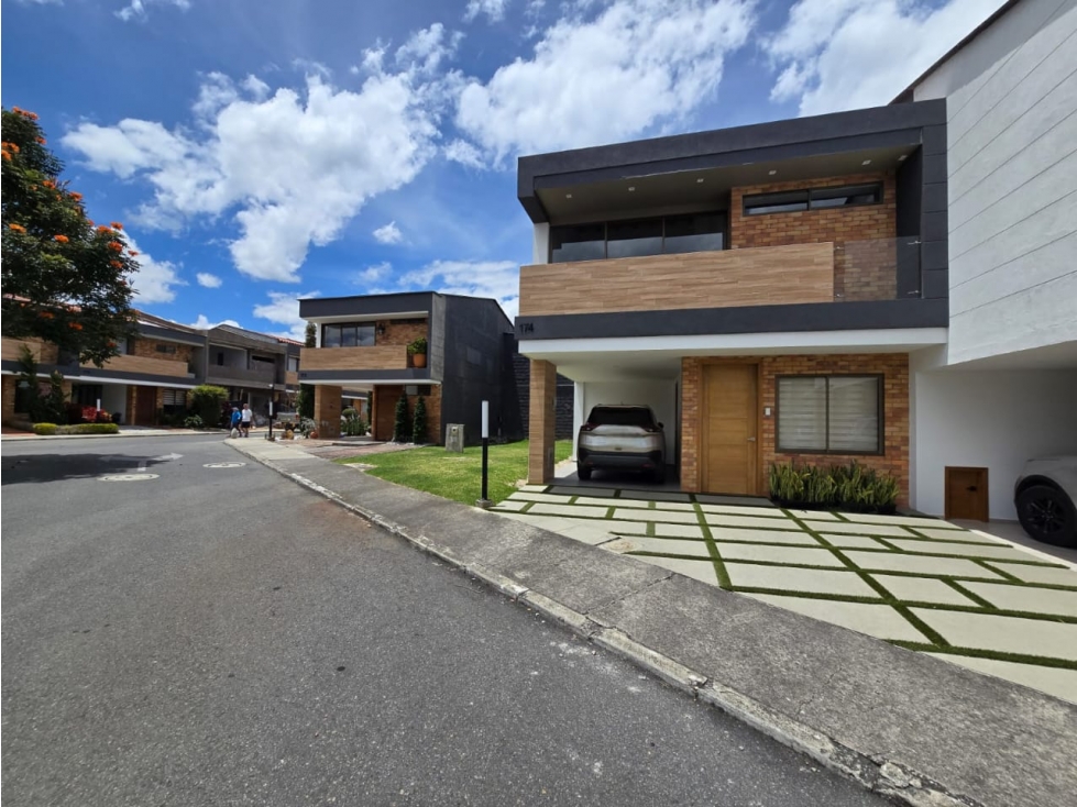 Casa en unidad cerrada - La Ceja