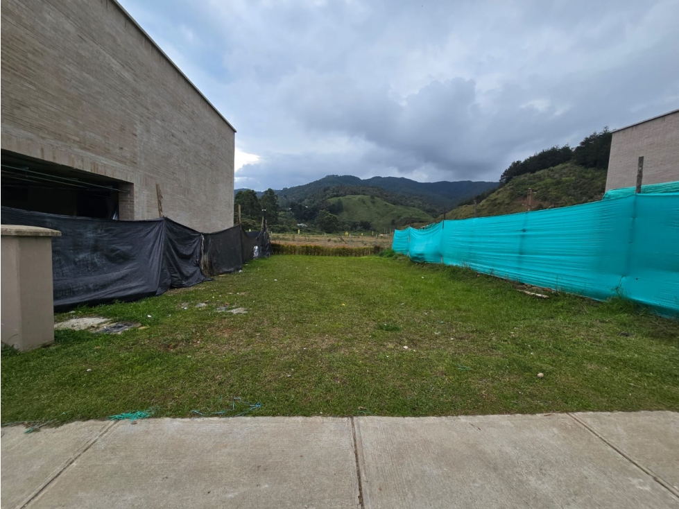 Lote en unidad cerrada - El Retiro