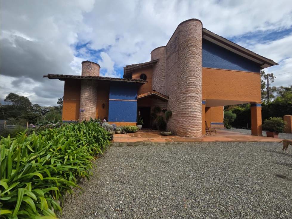 Finca en unidad cerrada en Envigado - Sector La Acuarela