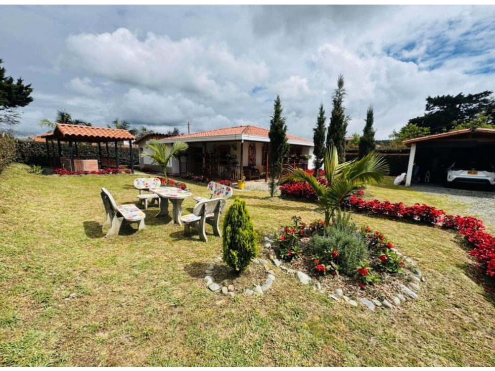 COD: 4028 -- Casalotes En Venta - Santa Elena, Medellín